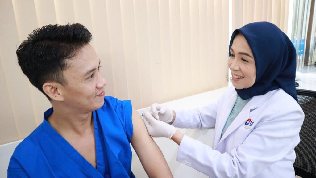 vaksin meningitis di tirta medical centre jakarta indonesia